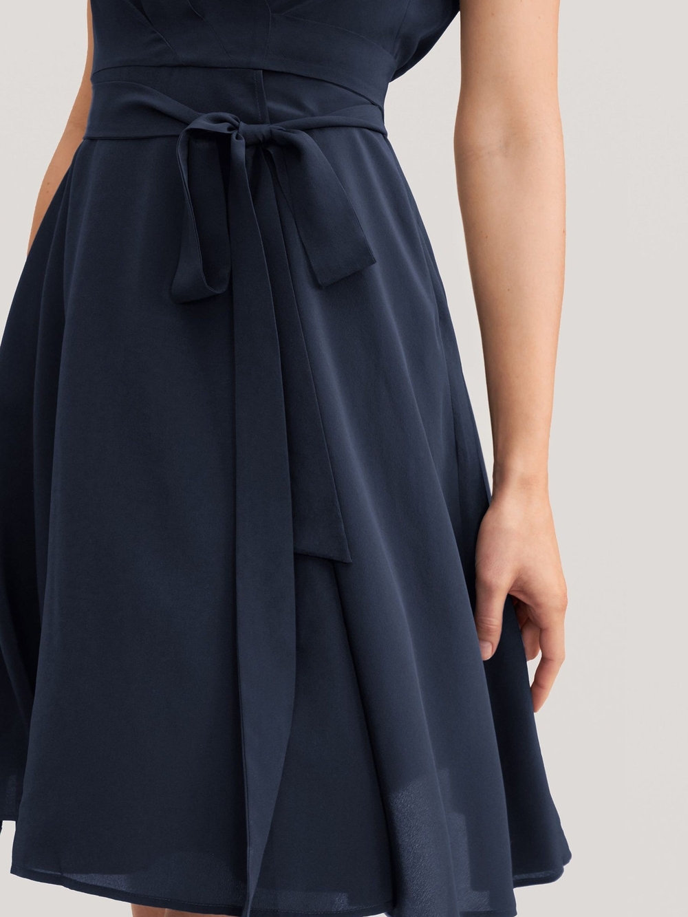 LilySilk Navy Silk Wrap Dress Sz 2 Mulberry Silk Quiet Luxury Coastal Chic - Picture 5 of 12
